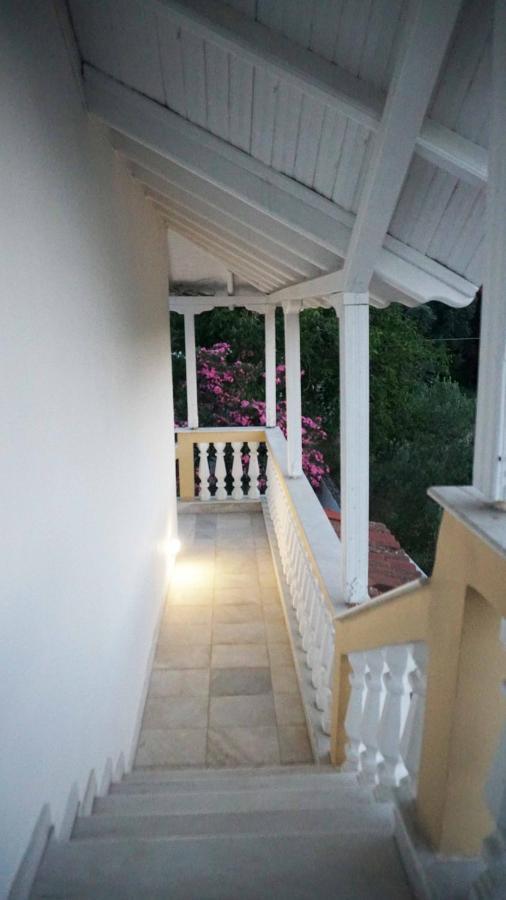 Villa Karras Vrasná Exterior foto